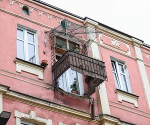 Pani Sylwia zginęła, a jej mąż walczy o życie. Zarwał się pod nimi balkon. Sprawą zajmie się prokuratura.