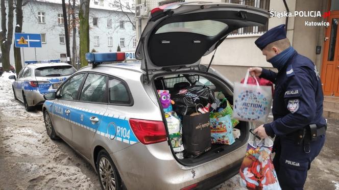 Katowice. Policjanci przekazali dary do domu dziecka