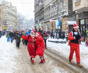 Parada w Mikołajów w Chorzowie na koniec Mikołajowego Festiwalu Czekolady z... owadami