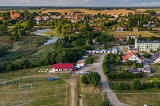 Ta wieś dawniej była miastem. Skrywa wyjątkowy zamek
