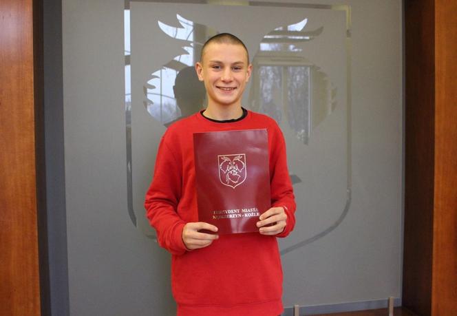 Maciej Jaszkowic, 13-latek z Leśnicy wbiegł do płonącego bloku, żeby ostrzec innych