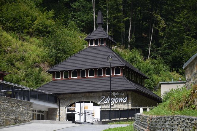 Dziesiątki lat w ruinie. Odradza się serce małopolskiego uzdrowiska