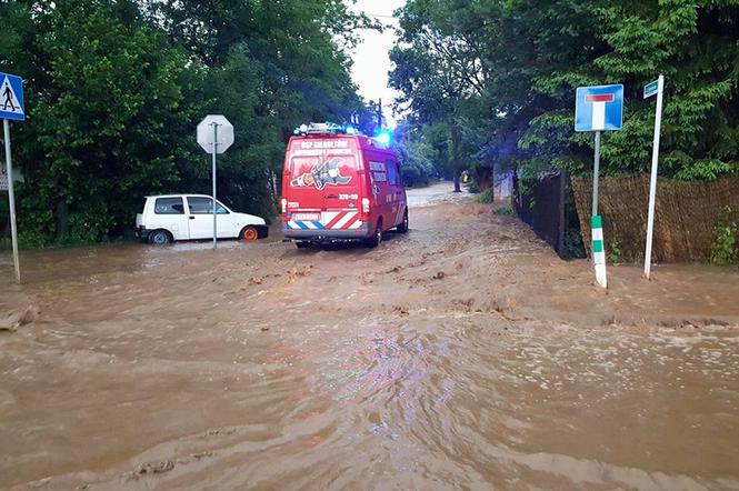 Nawałnica podtopiła domy i drogi w gminie Zielonki