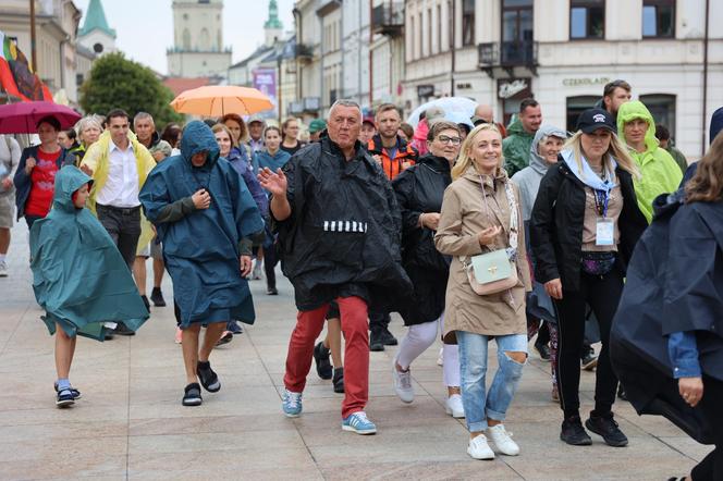 Lubelska Piesza Pielgrzymka na Jasną Górę 2024. Pątnikom deszcz niestraszny!