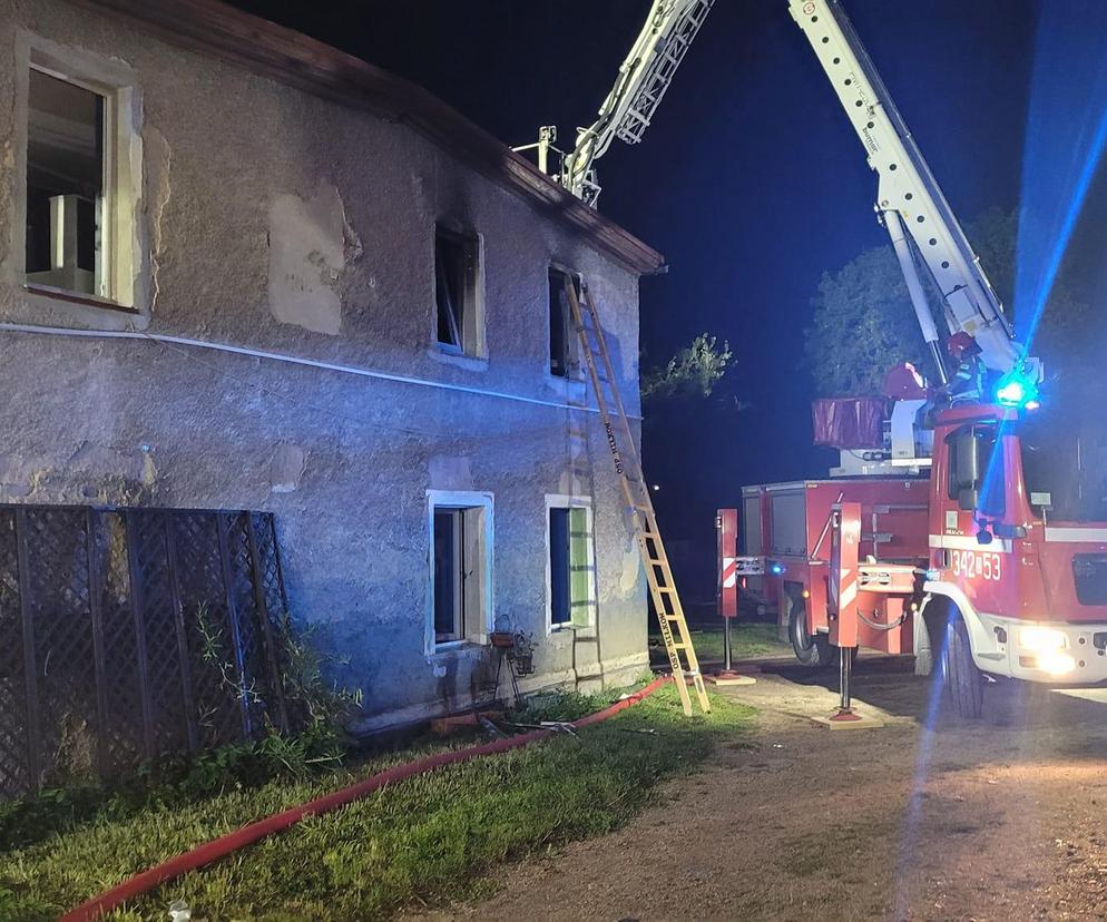 Nocny pożar w Kowarach. W ogniu zginęła 49-letnia kobieta i jej pies 