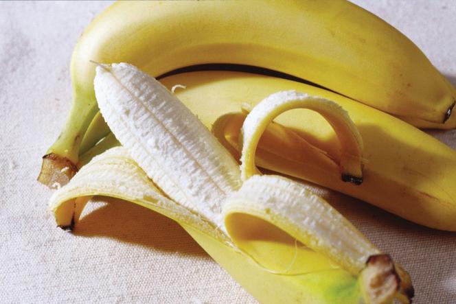 Jedzenie, które leczy - JAKIE PRODUKTY LECZĄ różne dolegliwości? Banany