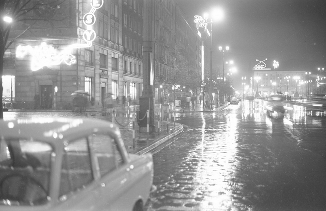 Warszawa kiedyś i dziś. Zobacz, ile się zmieniło przez 40 lat! [ARCHIWALNE ZDJĘCIA]