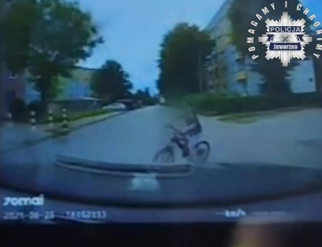 7-latek na rowerze wjechał pod samochód! Dziecko było bez opieki