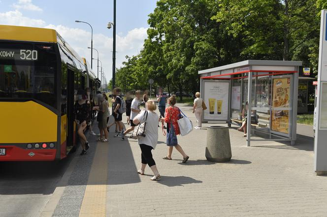 Piekło pod wiatami przystankowymi