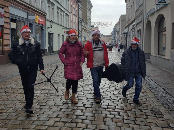 Ekstremalne Mikołajki z NGO w Lesznie przyciagnęły tłumy mieszkańców