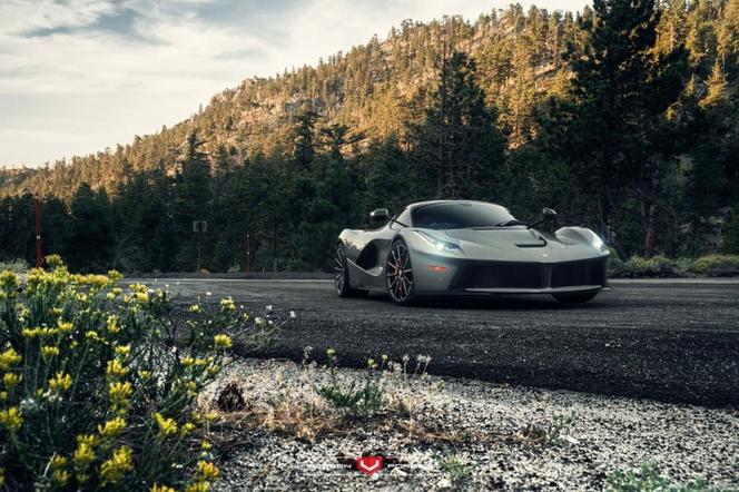 Ferrari LaFerrari na kołach Vossen