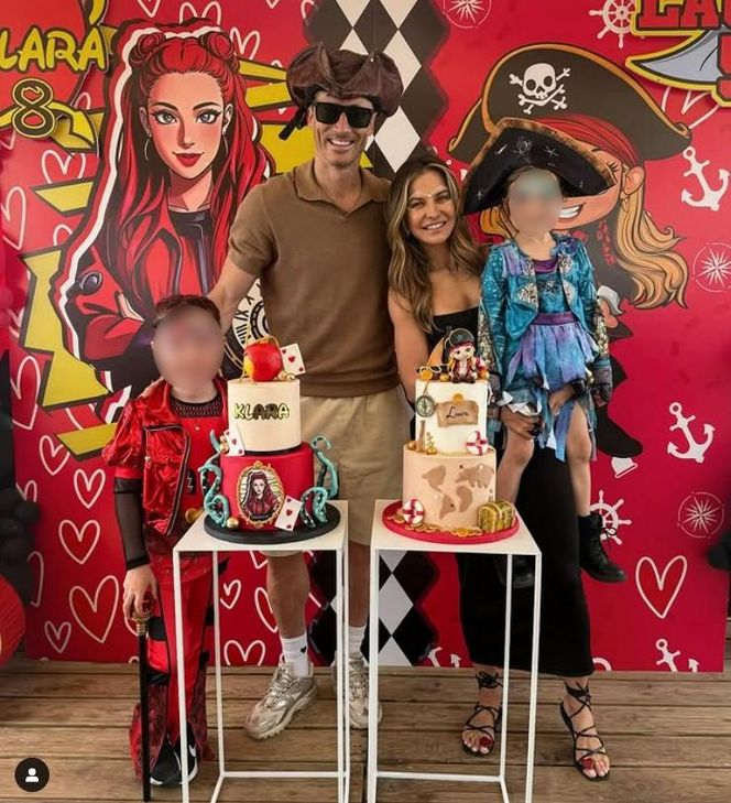 Robert i Anna Lewandowscy z córkami