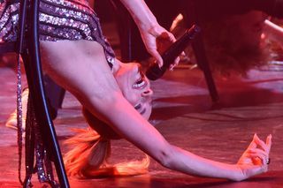 Natasza Urbańska szaleje na krześle 