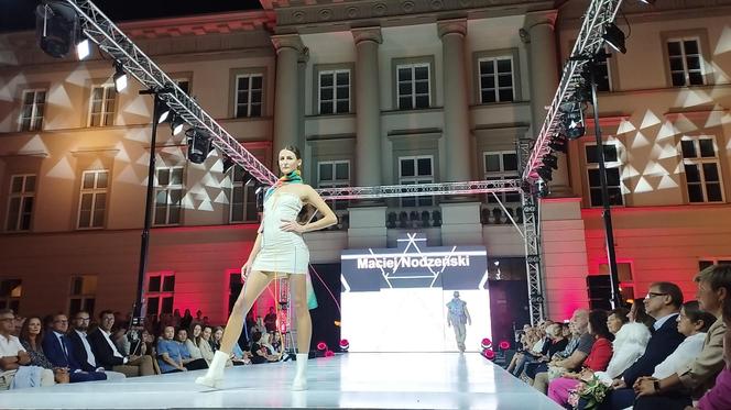 RADOM FASHION SHOW