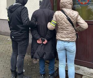 Ostrzelali kamienicę w centrum miasta. Jeden z nich miał w domu cały arsenał