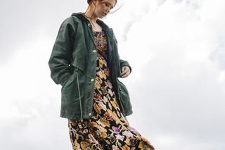 Kwiaty jak malowane. Latem nosimy je na bluzkach, spódnicach i sukienkach 