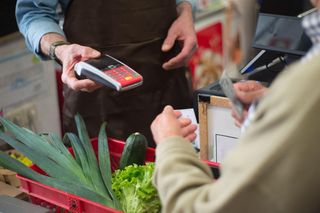 Czy 2 listopada 2025 sklepy są otwarte? Sprawdź, gdzie zrobisz zakupy w Dzień Zaduszny