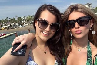 Roksana Węgiel, Julia Antoszkiewicz