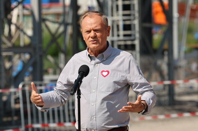 Donald Tusk w Męcinie. Premier odwiedził budowę największego tunelu kolejowego w Polsce