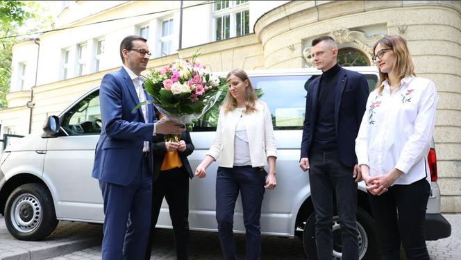 Premier Morawiecki u sześcioraczków z Krakowa
