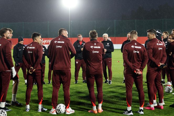 Robert Lewandowski i inni kadrowicze na treningu reprezentacji Polski