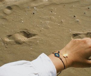 Motywy morskie, asymetria, gotyk. Te trendy w biżuterii będą królować wiosną i latem