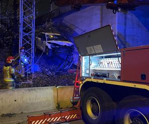 Samochód spadł z wiaduktu trasy S8