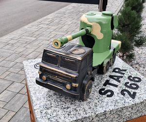 Legenda ciężarówki STAR w Starachowicach żyje w miniaturze! Nowy „Staruś” uroczyście odsłonięty