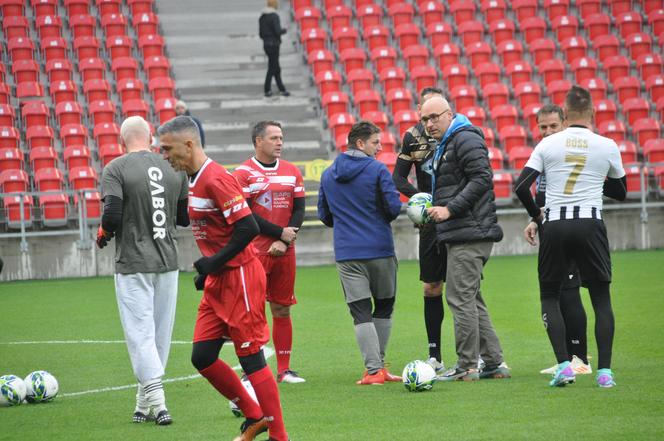 W Tychach grają gwiazdy światowego futbolu. Najpierw był pokazowy trening z młodzieżą