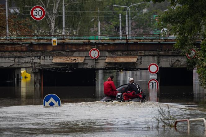 Powódź w Czechach. Przerwane wały zalewają Jesenik i Ostrawę