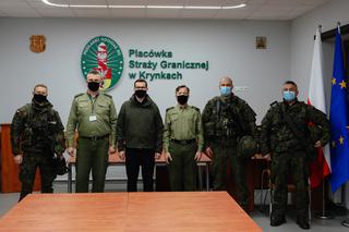 Premier Mateusz Morawiecki na granicy polsko-białoruskiej w Krynkach spotkał się z żołnierzami