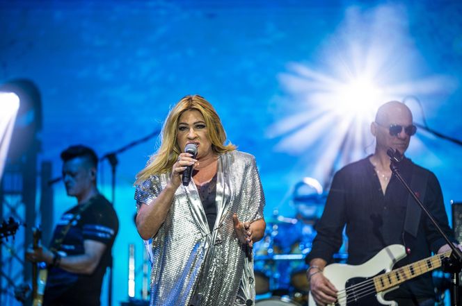 Beata Kozidrak i zespół Bajm na koncertowej scenie