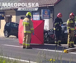 Małopolskie. Czołowe zderzenie w Andrychowie. Sześć osób zostało poszkodowanych