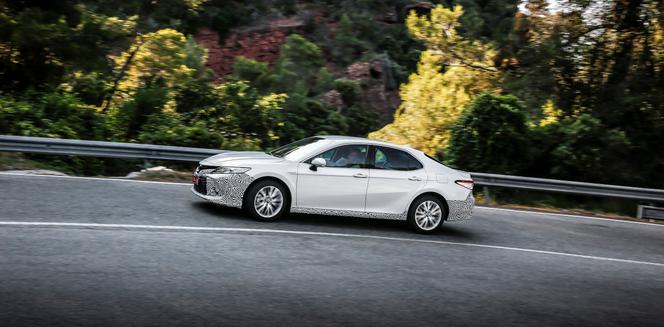 Hybrydowa Toyota Camry 2019