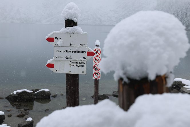Śnieg w Tatrach. TOPR ogłosił pierwszy stopień zagrożenia lawinowego