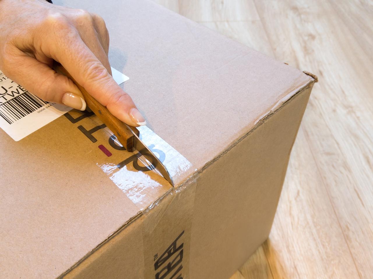 Kurier chciał zrobić żonie NIETYPOWY prezent! Takich konsekwencji się nie spodziewał