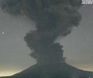 Wielki wybuch wulkanu! Słup dymu na 4 kilometry, władze ostrzegają