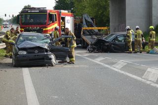 Koszmarna czołówka pod Górą Kalwarią. Są ranni, jedna osoba reanimowana