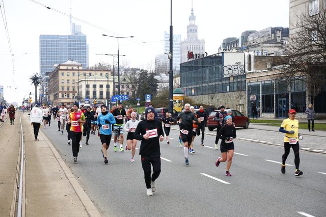 Bieg na Piątkę 2024, Warszawa - zdjęcia. Biegłeś? Szukaj się w galerii!