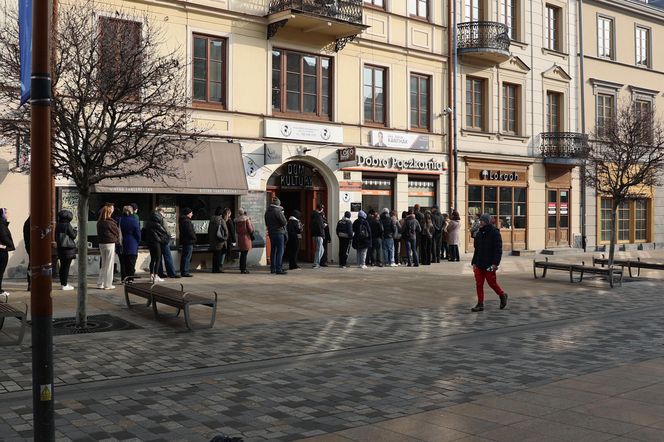 Kolejki po pączki w tłusty czwartek w Lublinie