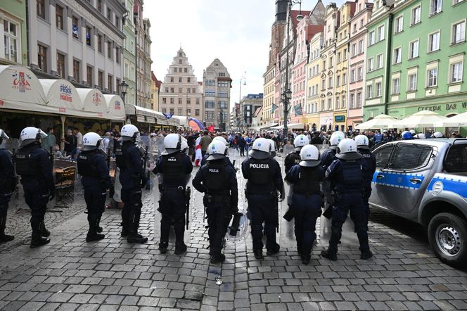 Kibice Chelsea i Real Betis zdewastowali rynek we Wrocławiu