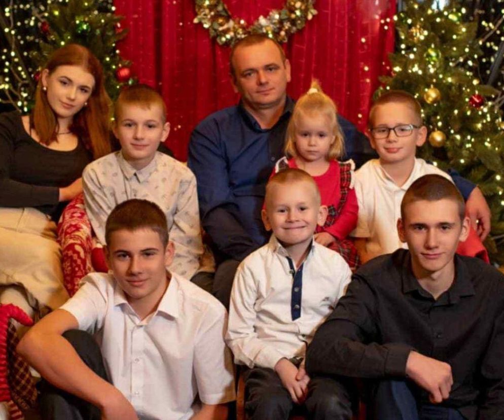 Siedmioro rodzeństwa straciło rodziców. Tata odszedł nagle. Najmłodsza dziewczynka dopiero co poszła do przedszkola