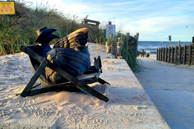 Rzeźby "Marianów" w Kołobrzegu