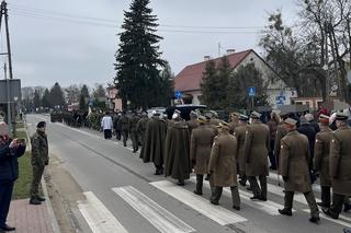 Terespol. Pogrzeb tragicznie zmarłego żołnierza. 28-letniego Mateusza żegnają rodzina i przyjaciele