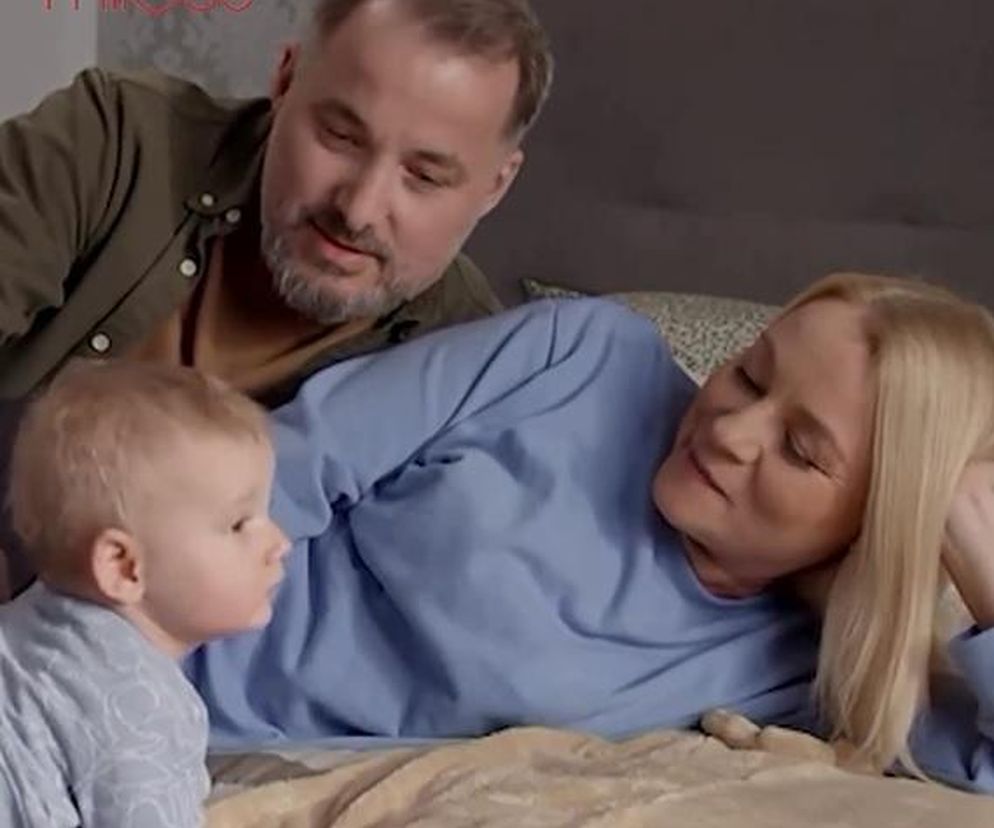 Pierwsza miłość. Emilka (Anna Ilczuk), Bartek (Rafał Kwietniewski), ich syn Norbert