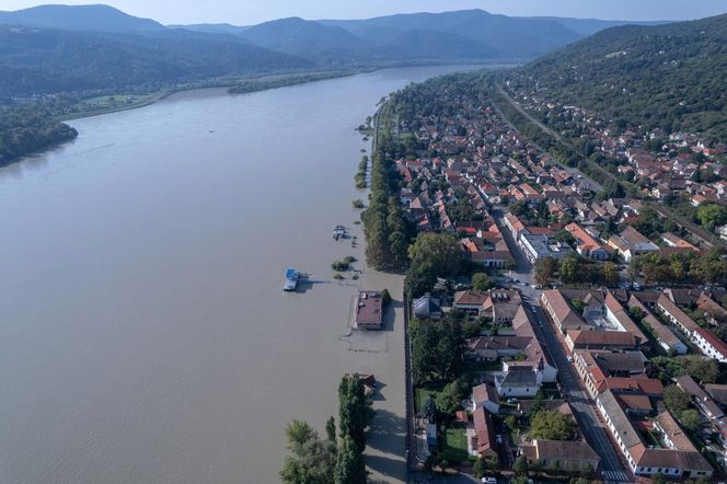 Fala kulminacyjna dociera do stolicy! Orban zapewnia, że wszystko pod kontrolą