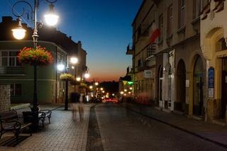 Władze Krosna oszczędzają na oświetleniu. Miasto wyłącza lampy uliczne