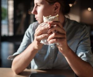 Te pokarmy natychmiast podnoszą ciśnienie. Kluczowa zawartość sodu