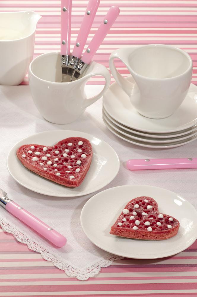 Romantycznie udekorowany stół na Walentynki