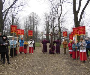 Misterium Męki Pańskiej na kalwaryjskim wzgórzu w Piekarach Śląskich